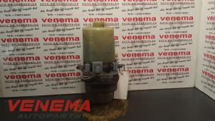 Used Power steering pump Ford Focus 2 Wagon 1.6 TDCi 16V 110 Price € 124,99 Margin scheme offered by Venema Autoparts