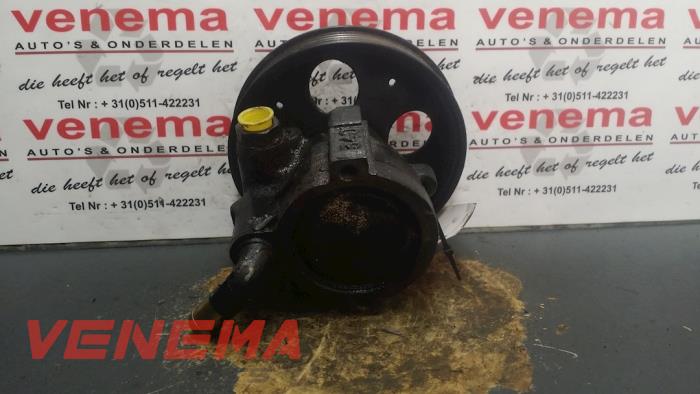 Power steering pump from a Opel Astra F (53/54/58/59) 1.6i 1996