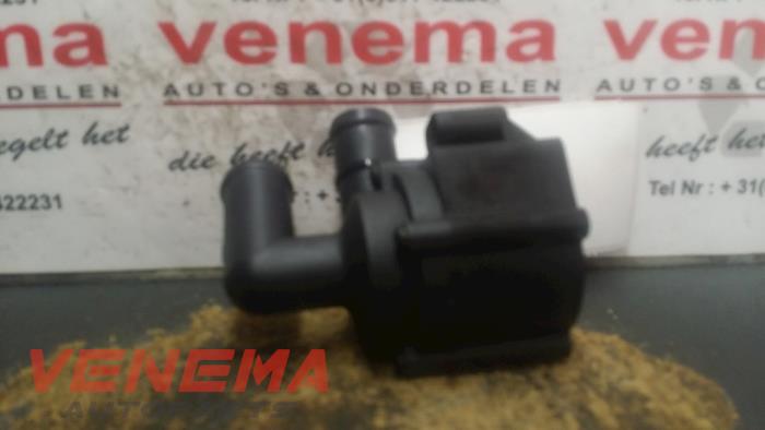 Water pump from a Volkswagen Transporter T5 2.0 TDI DRF 2015