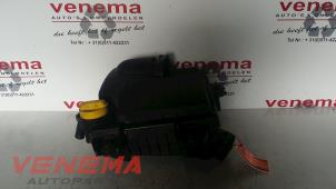 Używane Obudowa filtra powietrza Renault Trafic New (FL) 2.0 dCi 16V 115 Cena € 60,00 Procedura marży oferowane przez Venema Autoparts