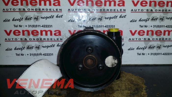 Usagé Pompe de direction Renault Laguna I (B56) 1.8 RN,RT Prix € 35,00 Règlement à la marge proposé par Venema Autoparts