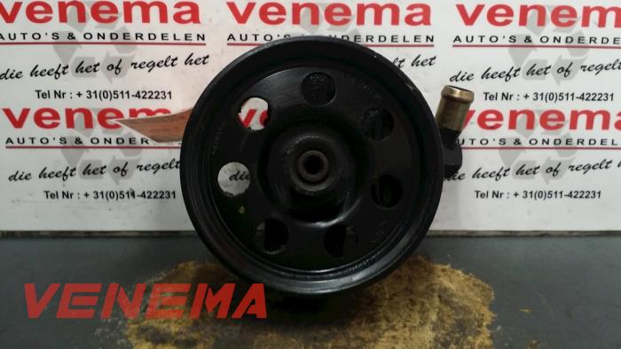 Usagé Pompe de direction Ford Focus 1 1.8 TDdi Prix € 35,00 Règlement à la marge proposé par Venema Autoparts