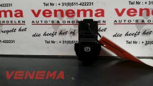 Usagé Commutateur frein à main Opel Insignia Sports Tourer 2.0 CDTI 16V 130 ecoFLEX Prix € 15,00 Règlement à la marge proposé par Venema Autoparts