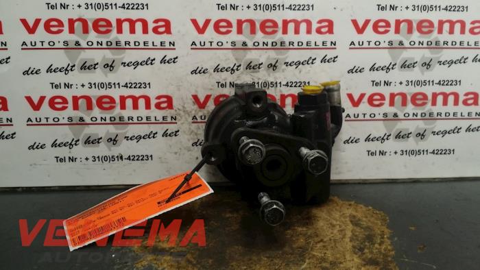 Power steering pump from a Alfa Romeo 156 Sportwagon (932) 2.0 Twin Spark 16V 2001