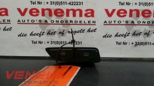 Używane Przelacznik ogrzewania szyby tylnej Ford Focus 3 Wagon 1.6 TDCi Cena € 19,95 Procedura marży oferowane przez Venema Autoparts