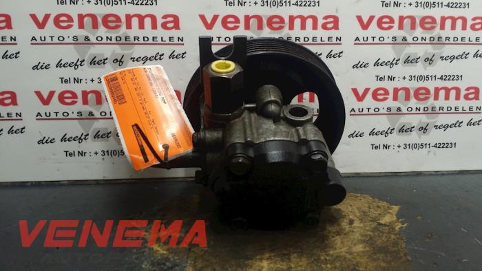 Power steering pump from a Kia Carnival 2 (FIB/FLD) 2.5 V6 24V 2004