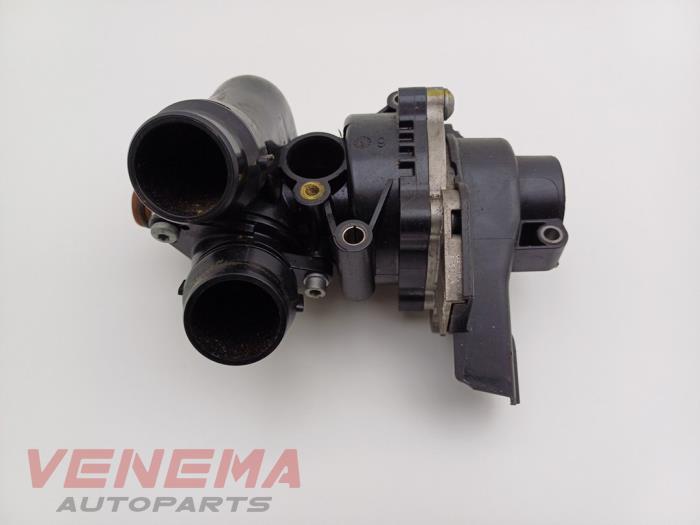 Usagé Pompe à eau Audi A4 Avant (B8) 1.8 TFSI 16V Prix € 149,99 Règlement à la marge proposé par Venema Autoparts