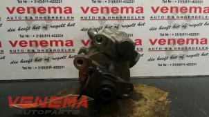 Usagé Pompe de direction Volvo V40 (VW) 1.9 TD Prix € 45,00 Règlement à la marge proposé par Venema Autoparts