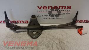 Used Wiper mechanism Renault Trafic New (FL) 2.0 dCi 16V 115 Price € 35,00 Margin scheme offered by Venema Autoparts