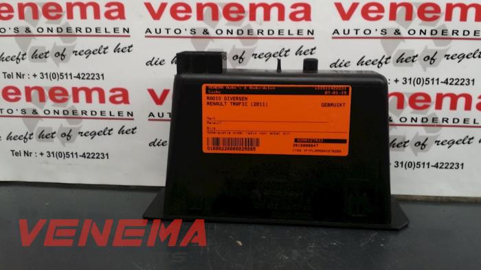 Używane Radio Rózne Renault Trafic New (FL) 2.0 dCi 16V 115 Cena € 14,99 Procedura marży oferowane przez Venema Autoparts