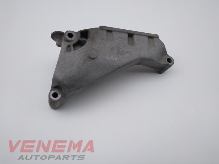 Usagé Support moteur Volkswagen Transporter T5 2.0 TDI DRF Prix € 14,99 Règlement à la marge proposé par Venema Autoparts