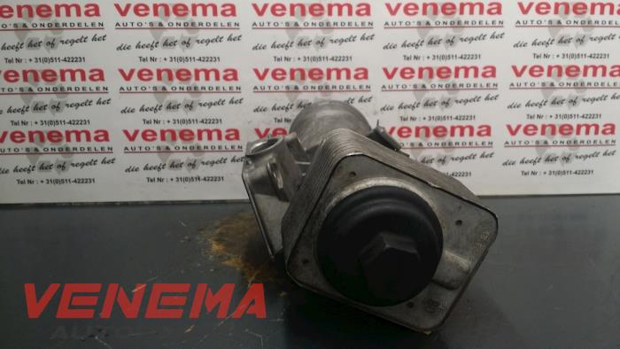 Oil filter housing from a Audi A4 (B7) 2.0 TDI 16V 2008