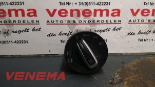 Usagé Commutateur lumière Volkswagen Golf Plus (5M1/1KP) 1.4 TSI 122 16V Prix € 24,00 Règlement à la marge proposé par Venema Autoparts