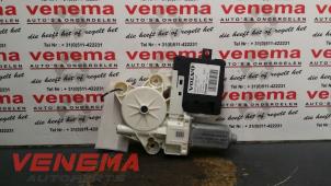 Usados Motor de ventanilla de puerta Volvo V50 (MW) 2.0 D 16V Precio € 40,00 Norma de margen ofrecido por Venema Autoparts