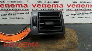 Gebrauchte Luftgitter Armaturenbrett Volvo V50 (MW) 2.0 D 16V Preis € 15,00 Margenregelung angeboten von Venema Autoparts