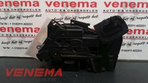 Używane Mechanizm blokady drzwi prawych przednich wersja 4-drzwiowa Seat Leon SC (5FC) 2.0 TDI Ecomotive 16V Cena € 50,00 Procedura marży oferowane przez Venema Autoparts