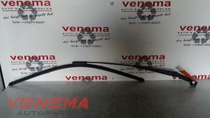 Używane Ramie wycieraczki przedniej Citroen C4 Picasso (UD/UE/UF) 1.6 16V THP Sensodrive Cena € 20,00 Procedura marży oferowane przez Venema Autoparts