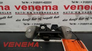 Gebrauchte Schließmechanik Heckklappe Peugeot 107 1.0 12V Preis € 15,00 Margenregelung angeboten von Venema Autoparts