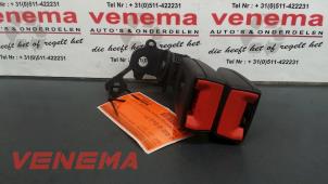 Used Rear seatbelt buckle, centre Seat Leon SC (5FC) 2.0 TDI Ecomotive 16V Price € 35,00 Margin scheme offered by Venema Autoparts