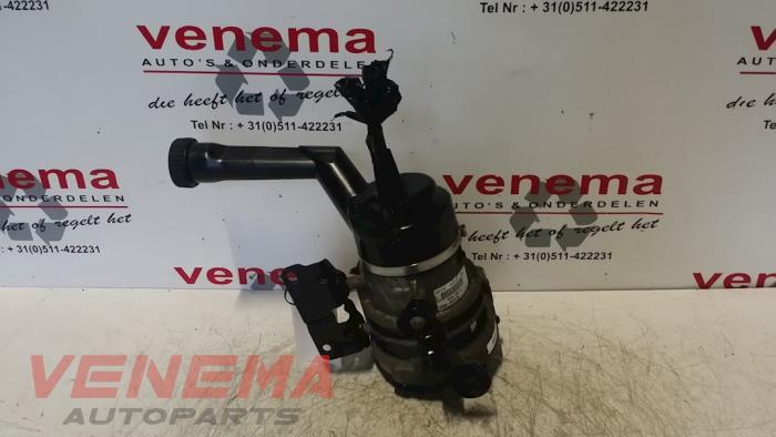 Power steering pump from a Citroën C4 Picasso (UD/UE/UF) 1.6 16V THP Sensodrive 2009