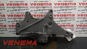 Usagé Support pompe clim Fiat 500 (312) 0.9 TwinAir 85 Prix € 65,00 Règlement à la marge proposé par Venema Autoparts