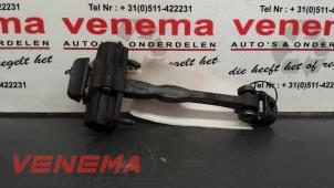 Używane Ogranicznik drzwi lewych tylnych wersja 4-drzwiowa Ford Fiesta 6 (JA8) 1.4 TDCi Cena € 13,00 Procedura marży oferowane przez Venema Autoparts