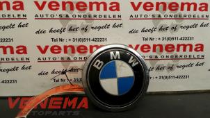 Used Tailgate handle BMW 1 serie (E87/87N) 116i 1.6 16V Price € 25,00 Margin scheme offered by Venema Autoparts