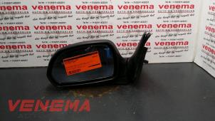 Usados Retrovisor externo izquierda Kia Shuma II 1.8 16V Precio € 30,00 Norma de margen ofrecido por Venema Autoparts