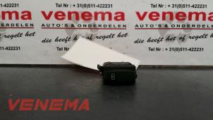 Used Rear window heating switch Renault Trafic New (FL) 2.0 dCi 16V 115 Price € 10,00 Margin scheme offered by Venema Autoparts