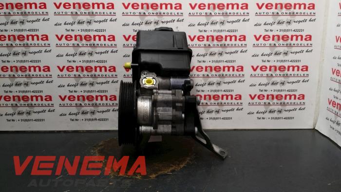 Power steering pump from a Mercedes-Benz E (W212) E-220 CDI 16V BlueEfficiency 2011