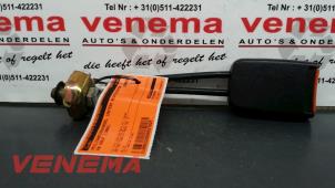 Używane Wtyk pasa bezpieczenstwa prawy tyl Volkswagen Golf III Cabrio (1E) 1.8,Avantgarde Cena € 15,00 Procedura marży oferowane przez Venema Autoparts