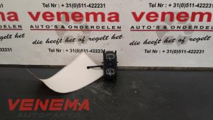 Używane Przelacznik wycieraczki Mercedes ML I (163) 400 4.0 CDI V8 32V Cena € 9,95 Procedura marży oferowane przez Venema Autoparts