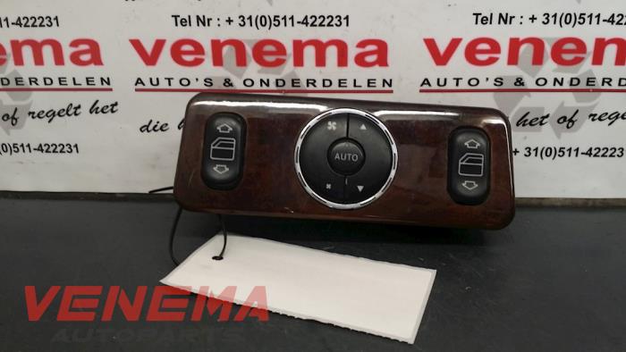 Usados Interruptor de ventanilla eléctrica Mercedes ML I (163) 400 4.0 CDI V8 32V Precio € 34,95 Norma de margen ofrecido por Venema Autoparts