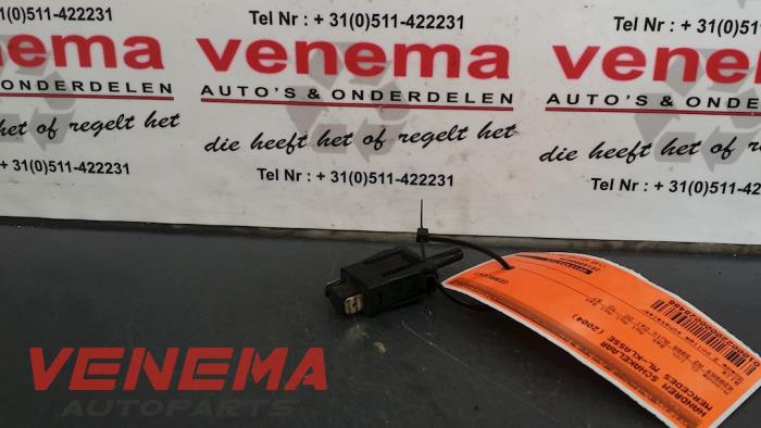 Gebrauchte Handbremse Schalter Mercedes ML I (163) 400 4.0 CDI V8 32V Preis € 9,95 Margenregelung angeboten von Venema Autoparts