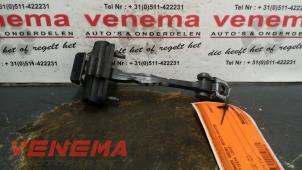 Używane Ogranicznik drzwi prawych tylnych wersja 4-drzwiowa Ford Fiesta 6 (JA8) 1.4 16V Cena € 13,00 Procedura marży oferowane przez Venema Autoparts