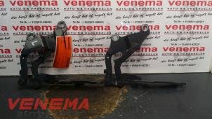Used Set of hinges BMW 3 serie Touring (E91) 330d 24V Price € 20,00 Margin scheme offered by Venema Autoparts