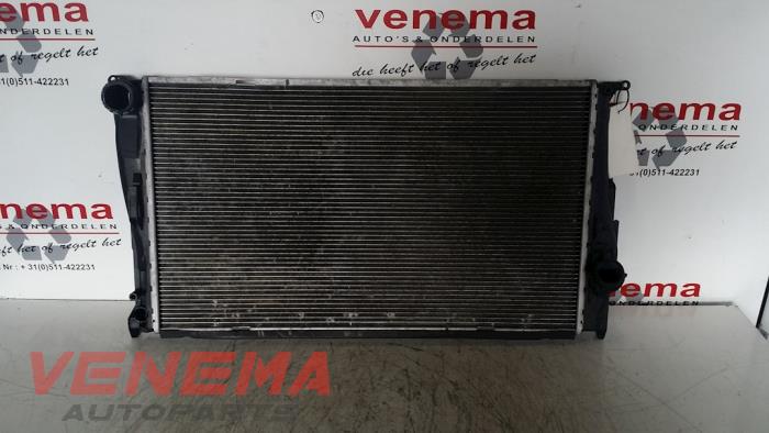 Radiator from a BMW 3 serie Touring (E91) 330d 24V 2006