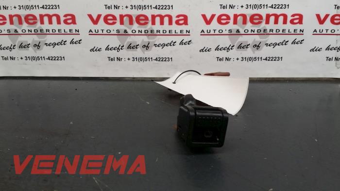 Używane Przelacznik Suzuki Swift (SF310/413) 1.3i 16V Cena € 7,50 Procedura marży oferowane przez Venema Autoparts