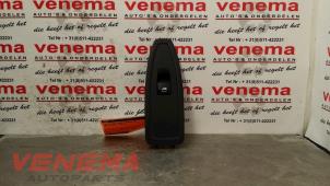 Używane Przelacznik elektrycznej szyby BMW 3 serie (F30) 318d 2.0 16V Cena € 14,99 Procedura marży oferowane przez Venema Autoparts