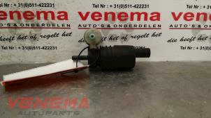 Used Windscreen washer pump Smart City-Coupé 0.8 CDI Price € 12,00 Margin scheme offered by Venema Autoparts