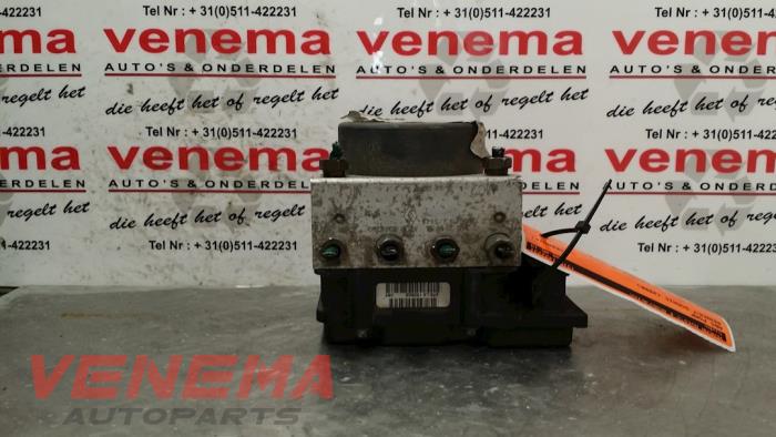 Usagé Bloc ABS Renault Scénic II (JM) 2.0 16V Prix € 29,99 Règlement à la marge proposé par Venema Autoparts