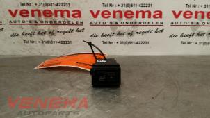 Used Seat heating switch Porsche Cayenne (9PA) 4.5 S V8 32V Price € 19,00 Margin scheme offered by Venema Autoparts