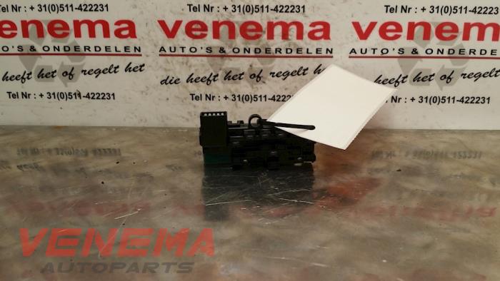 Begagnade Styrvinkelsensor Volkswagen Passat Variant (3C5) 2.0 TDI 140 Pris € 19,99 Marginaltabell erbjuds av Venema Autoparts