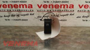 Usagé Commutateur vitre électrique Skoda Citigo 1.0 12V Prix € 9,00 Règlement à la marge proposé par Venema Autoparts