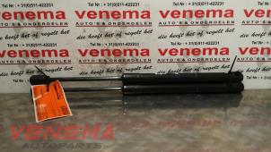 Usados Juego de amortiguadores de gas del portón trasero Skoda Citigo 1.0 12V Precio € 18,00 Norma de margen ofrecido por Venema Autoparts