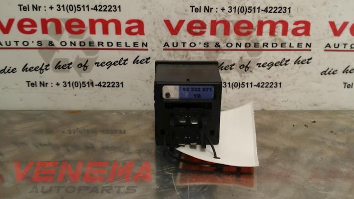 Seat heating switch from a Opel Meriva 1.4 16V Twinport 2006