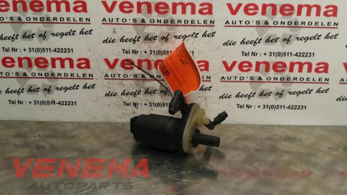 Używane Pompa spryskiwacza przód Opel Meriva (A) 1.4 16V Twinport Cena € 9,99 Procedura marży oferowane przez Venema Autoparts