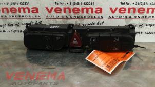 Usados Interruptor de luz de pánico Mercedes C Combi (S203) 2.7 C-270 CDI 20V Precio € 29,95 Norma de margen ofrecido por Venema Autoparts