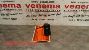 Usados Interruptor de ventanilla eléctrica Ford Focus 2 Wagon 1.6 TDCi 16V 110 Precio € 7,50 Norma de margen ofrecido por Venema Autoparts