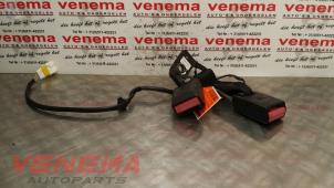 Used Rear seatbelt buckle, centre Citroen C4 Coupé (LA) 1.6 16V Price € 20,00 Margin scheme offered by Venema Autoparts